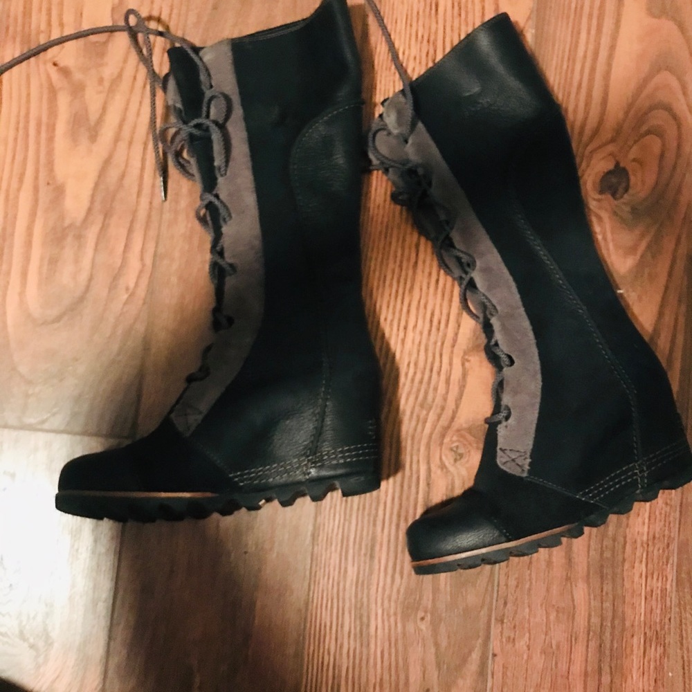 Like new sorel Joan of artic tall wedge boot sz8